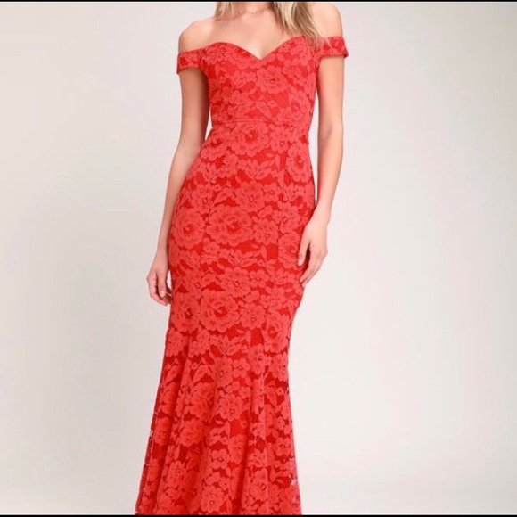 Lulu’s red lace gown - Picture 1 of 7